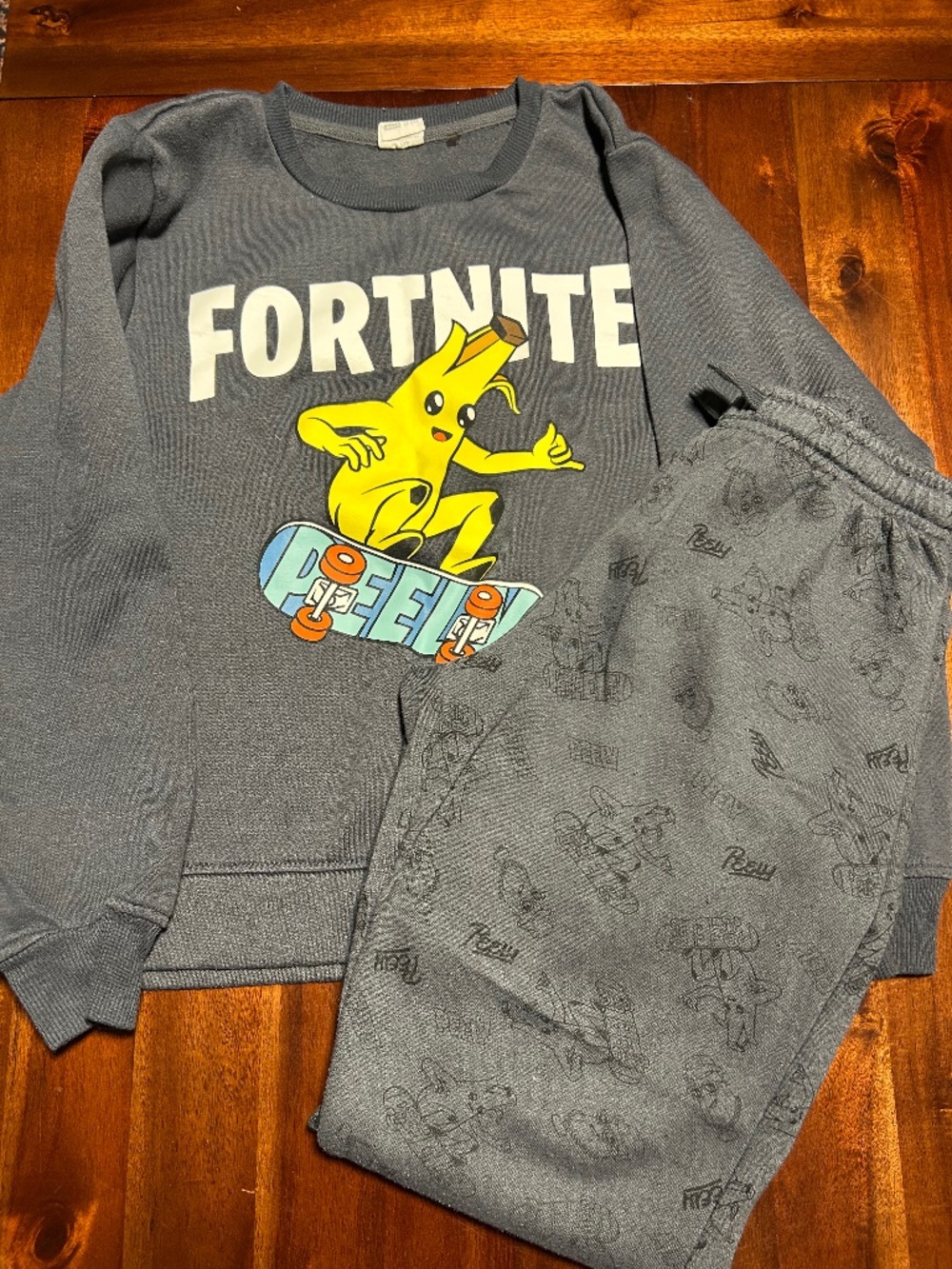 Fortnite Peely Sweatshirt & Joggers Set Boys Size 13/14 Gray Banana Skateboard